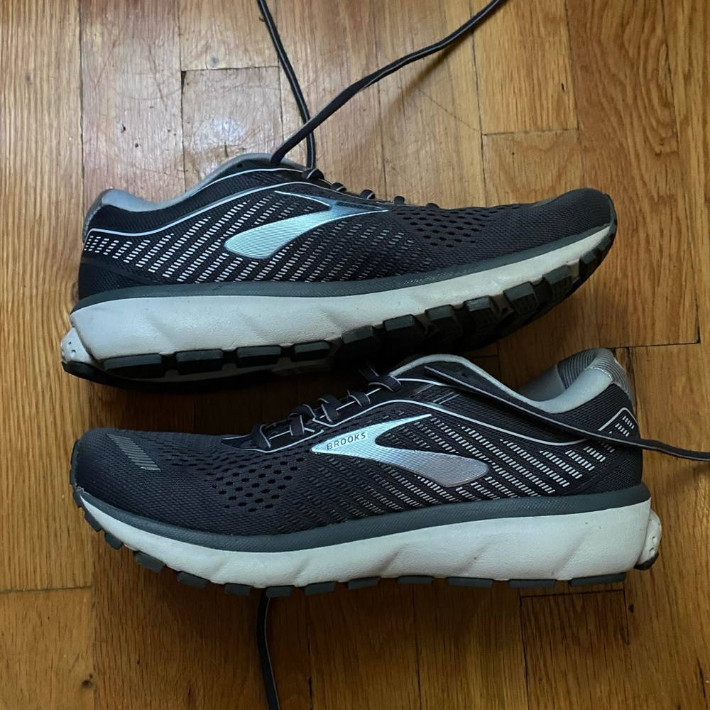 Barely worn Brooks running sneakers